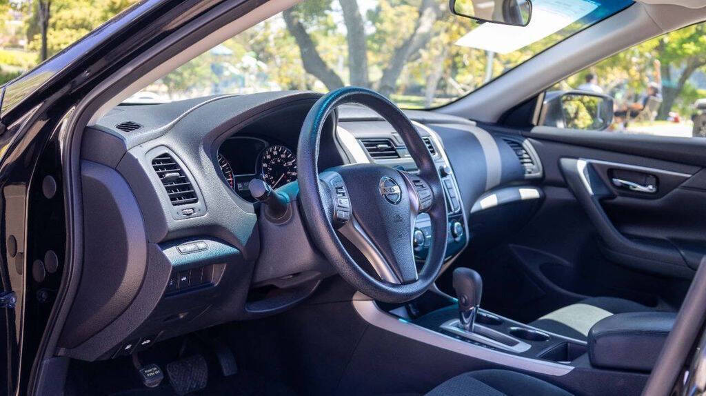 2015 Nissan Altima 2.5 S Image 19 of 30