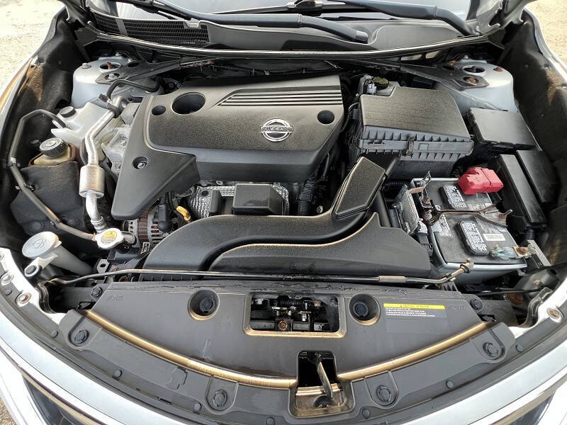 2015 Nissan Altima 2.5 SL Image 9 of 27