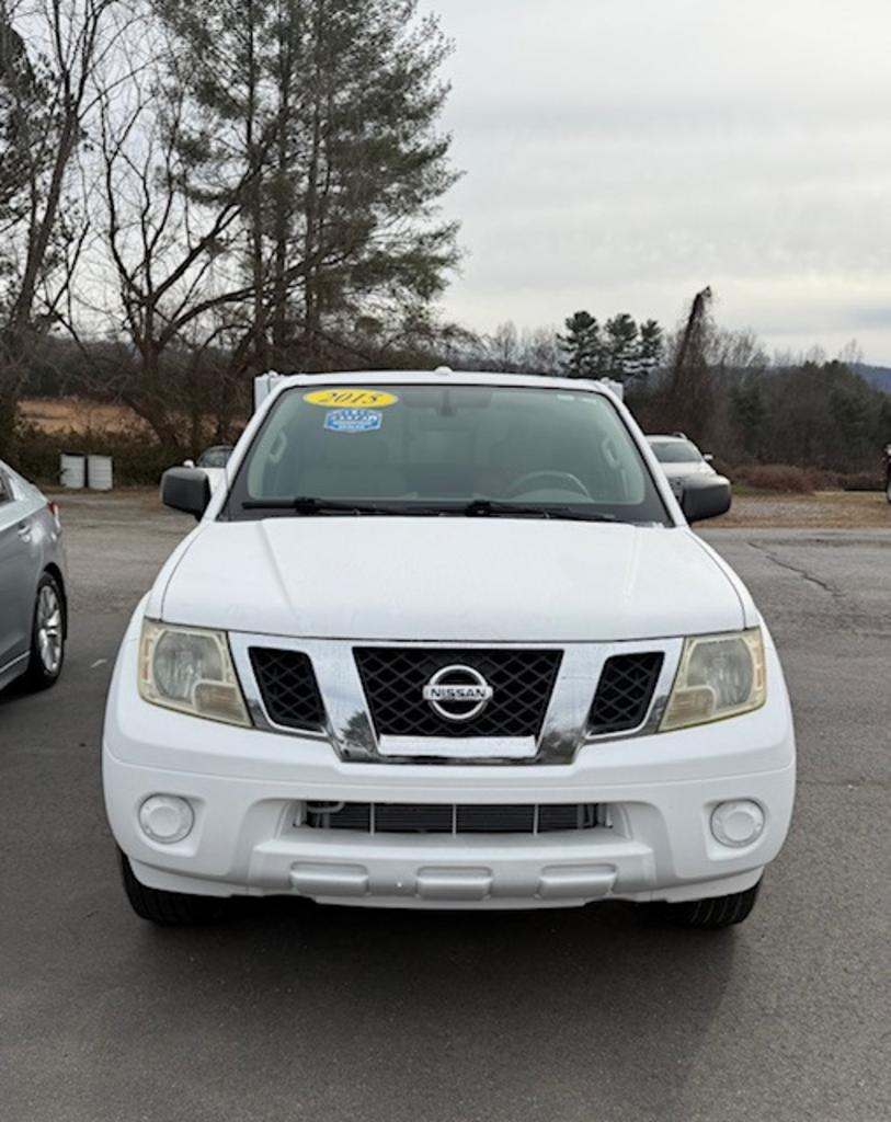 2015 Nissan Frontier SV Image 2 of 15