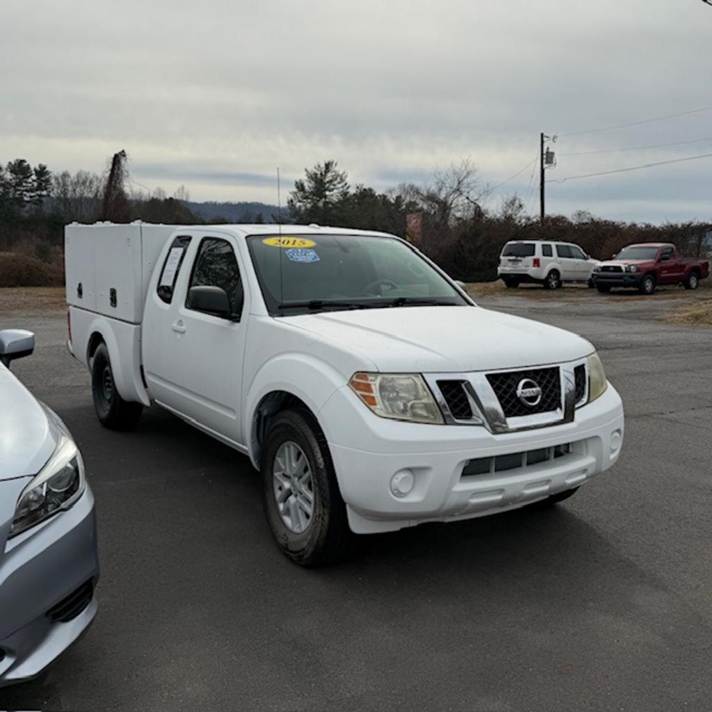 2015 Nissan Frontier SV Image 3 of 15
