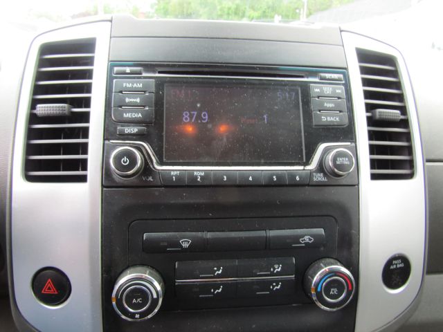 2015 Nissan Frontier SV Image 17 of 25