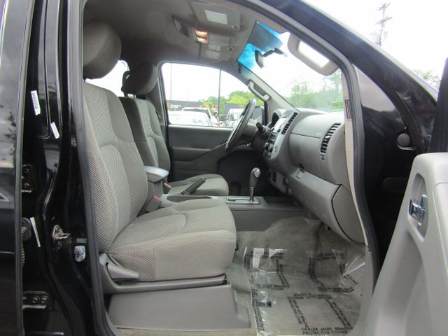 2015 Nissan Frontier SV Image 12 of 25