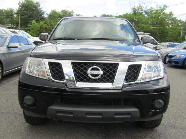 2015 Nissan Frontier SV Image 2 of 25