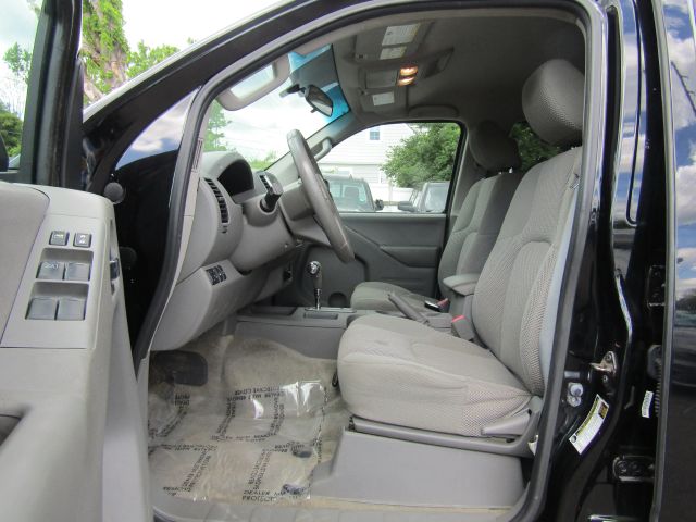 2015 Nissan Frontier SV Image 14 of 25