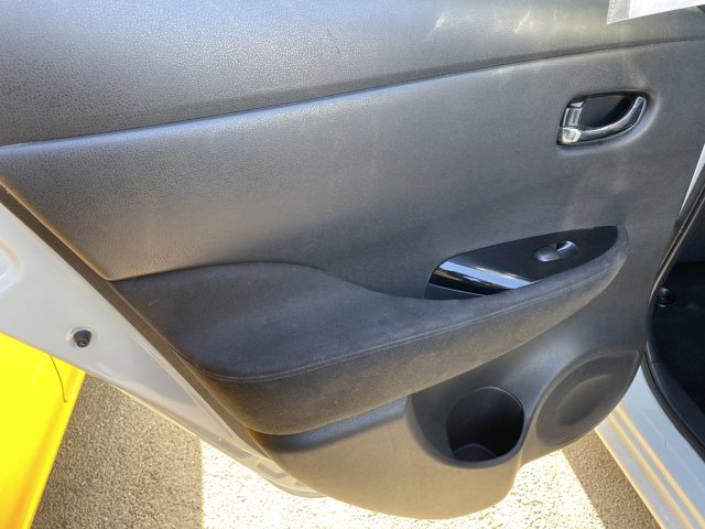 Vehicle image 13 of 18