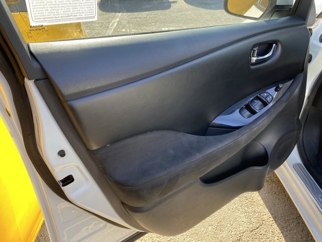 Vehicle image 11 of 18