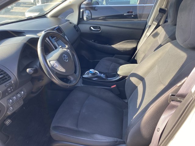 Vehicle image 10 of 18