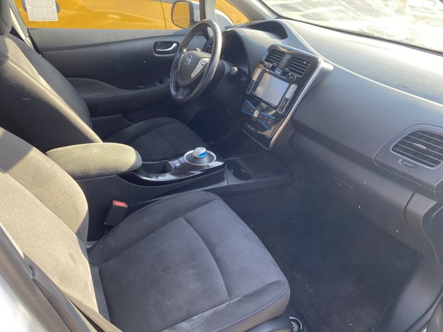 Vehicle image 16 of 18