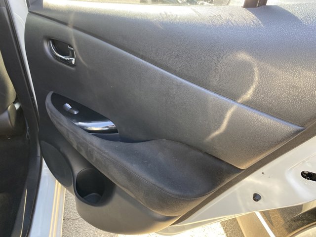 Vehicle image 15 of 18