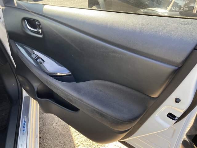 Vehicle image 17 of 18