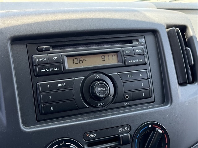 Vehicle image 19 of 34