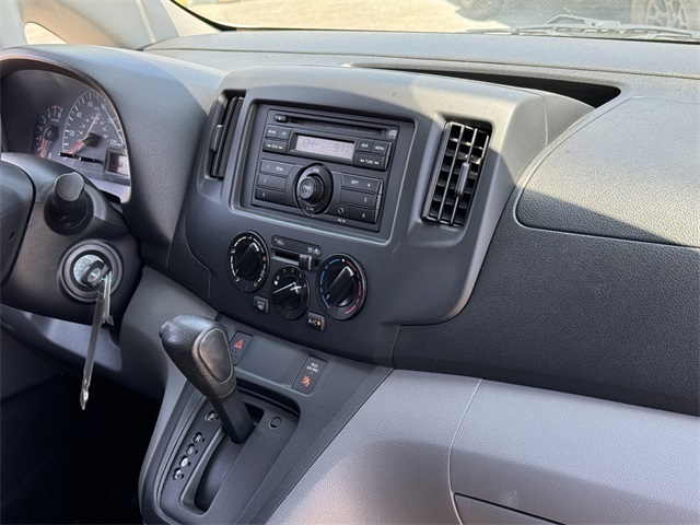 Vehicle image 14 of 34