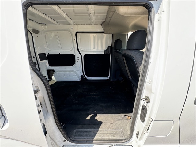 Vehicle image 9 of 34