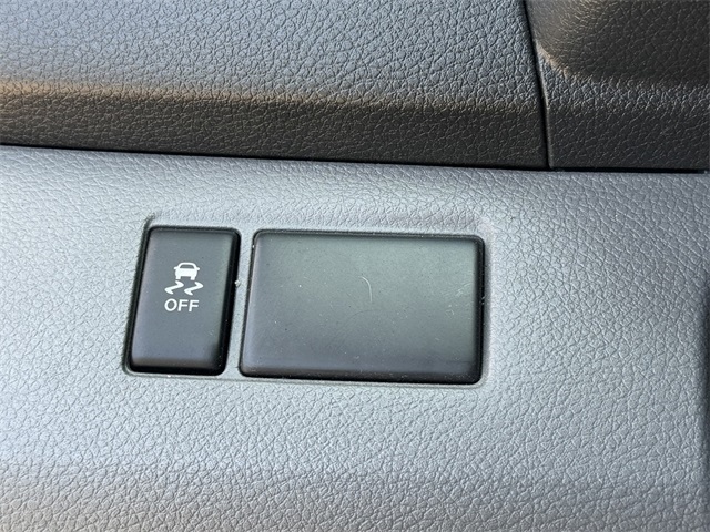 Vehicle image 29 of 34