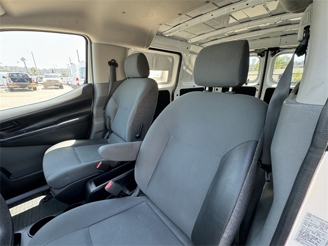 Vehicle image 11 of 34