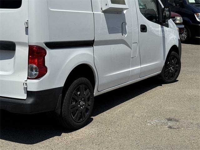 Vehicle image 4 of 34