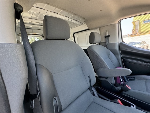 Vehicle image 10 of 34