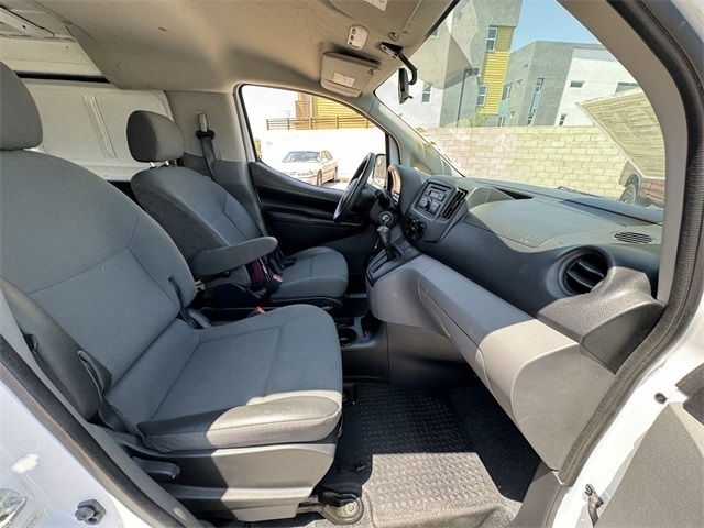 Vehicle image 12 of 34