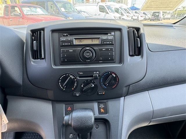 Vehicle image 33 of 34