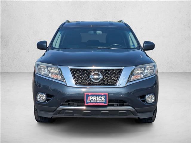 2015 Nissan Pathfinder SV Image 2 of 25