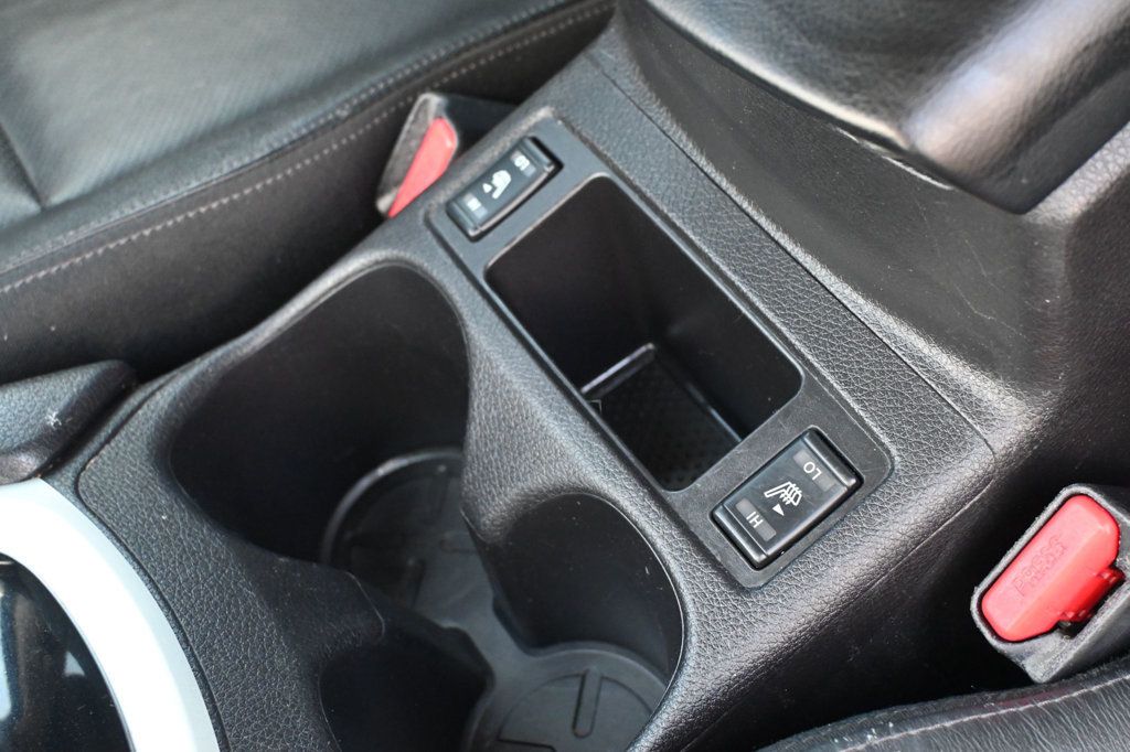 Vehicle image 12 of 19