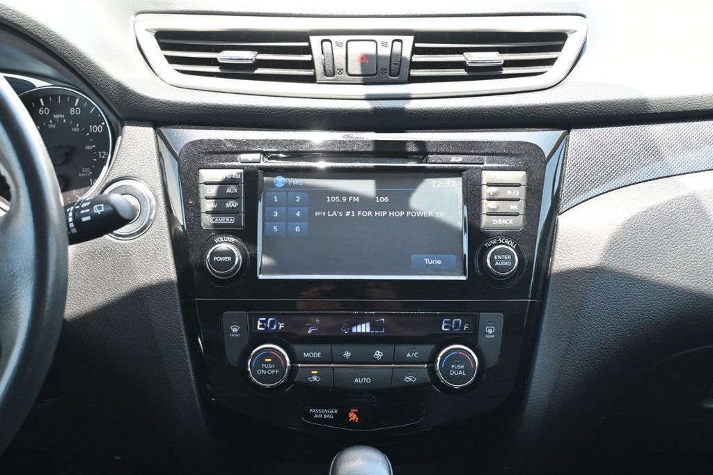 Vehicle image 11 of 19