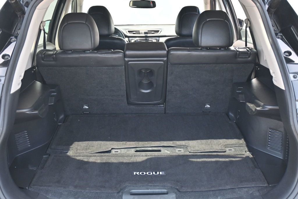 Vehicle image 17 of 19