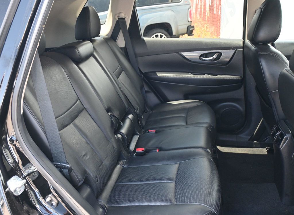 Vehicle image 16 of 19