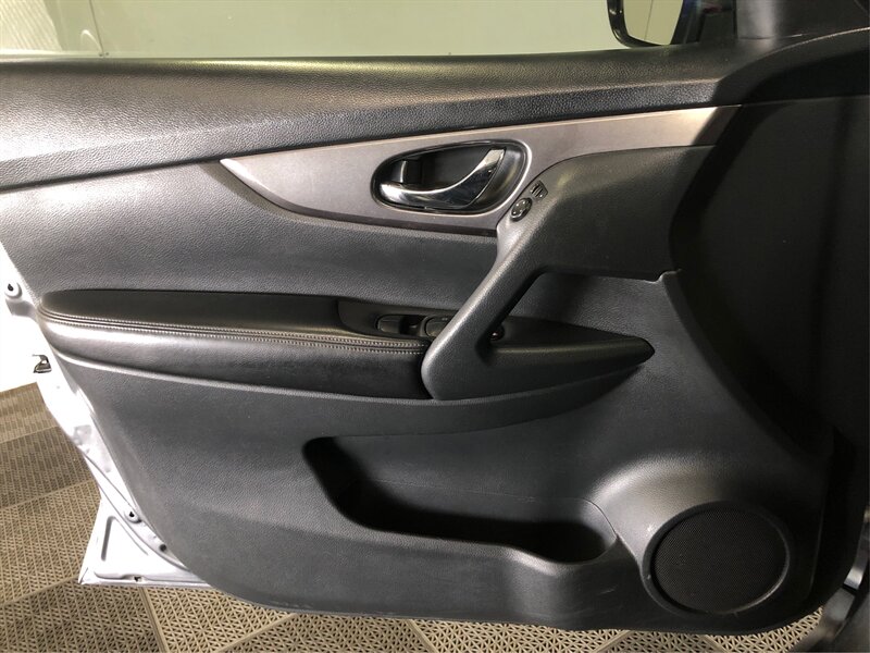 Vehicle image 19 of 24
