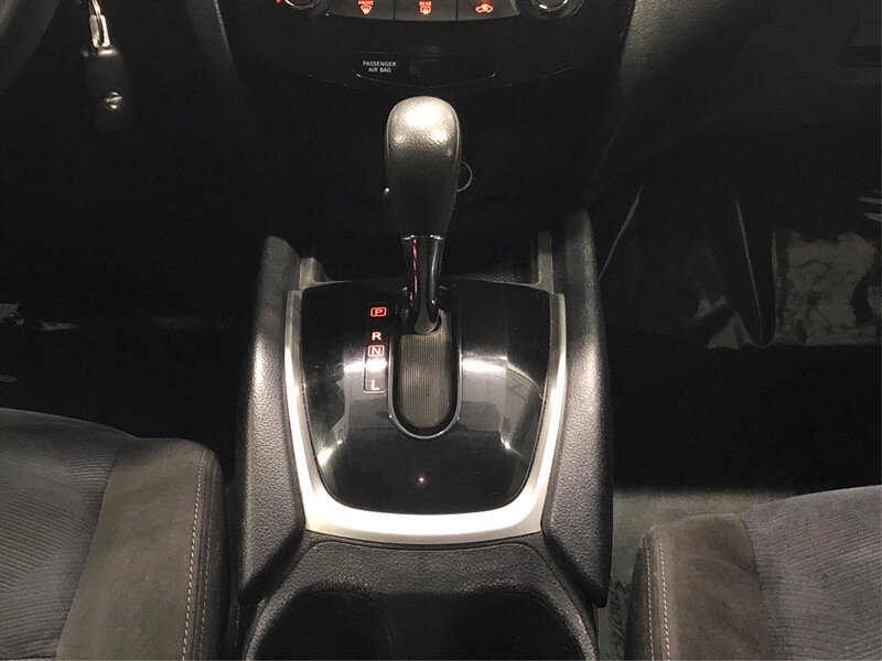Vehicle image 18 of 24