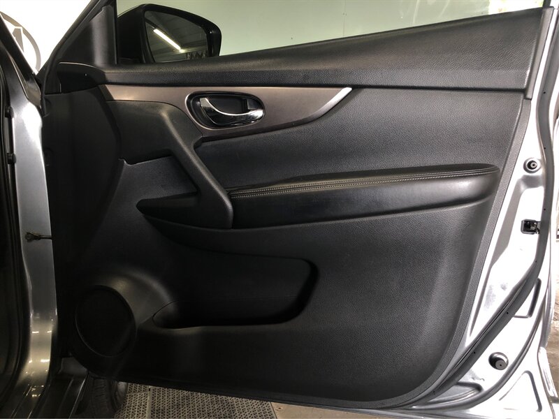 Vehicle image 23 of 24