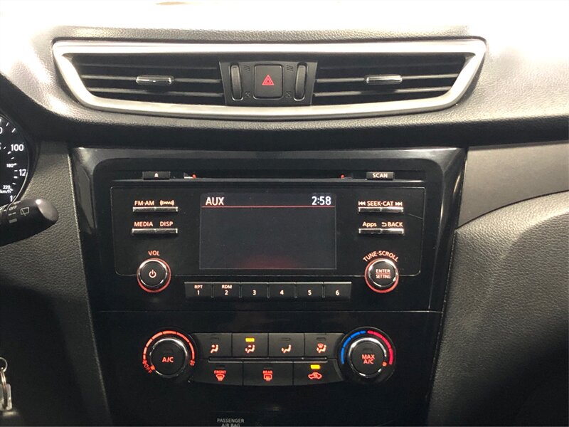 Vehicle image 16 of 24