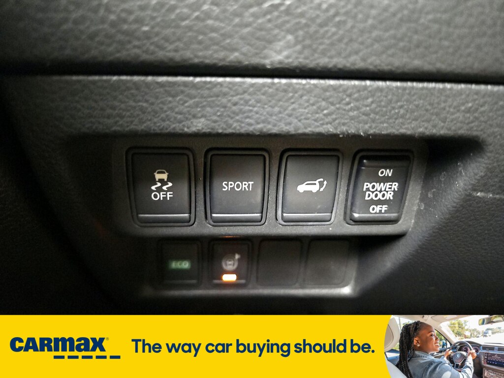Vehicle image 18 of 29