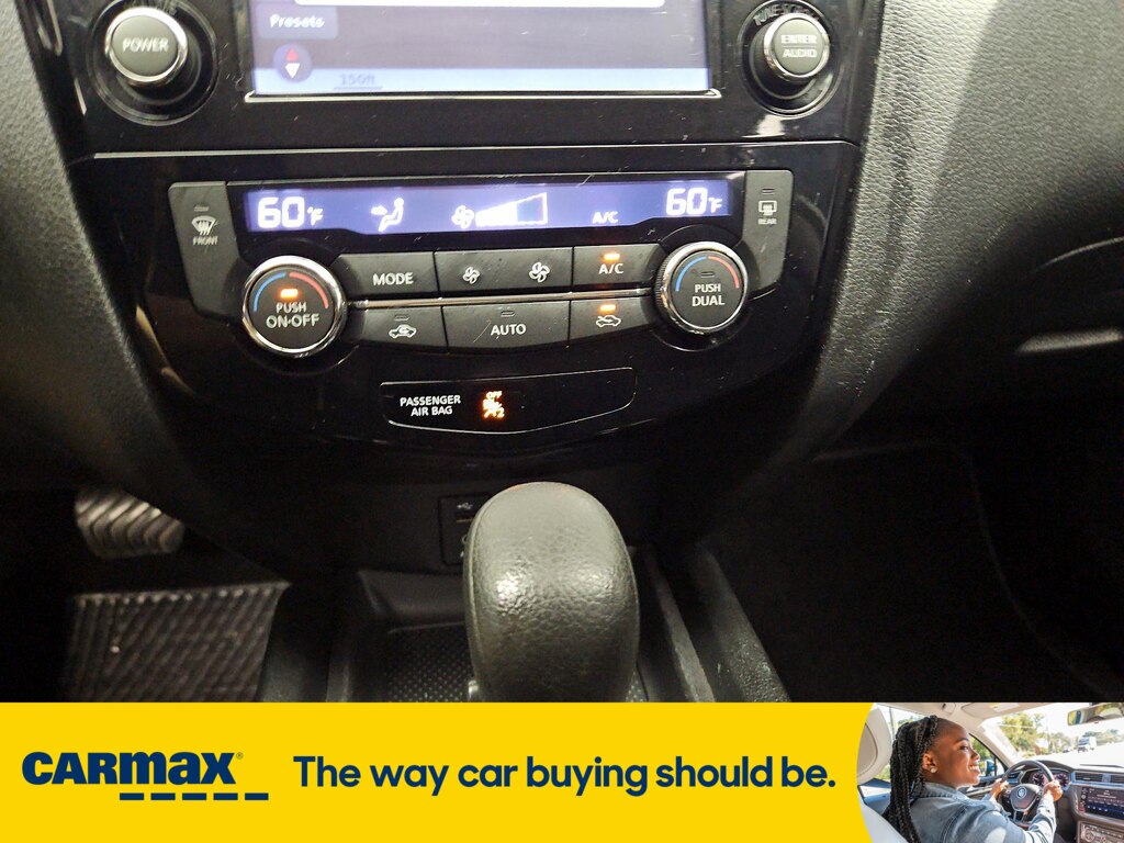 Vehicle image 23 of 29