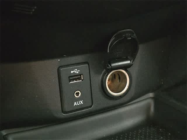 Vehicle image 32 of 48