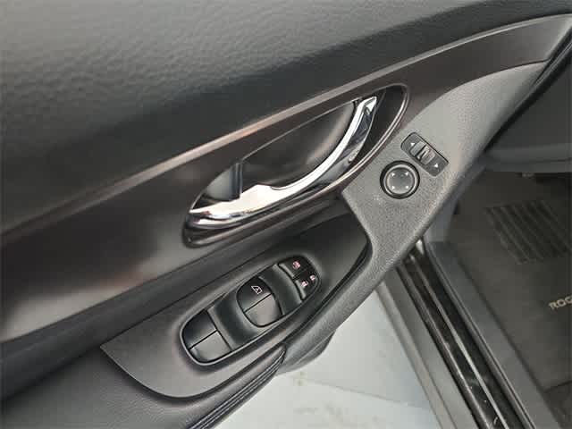 Vehicle image 38 of 48
