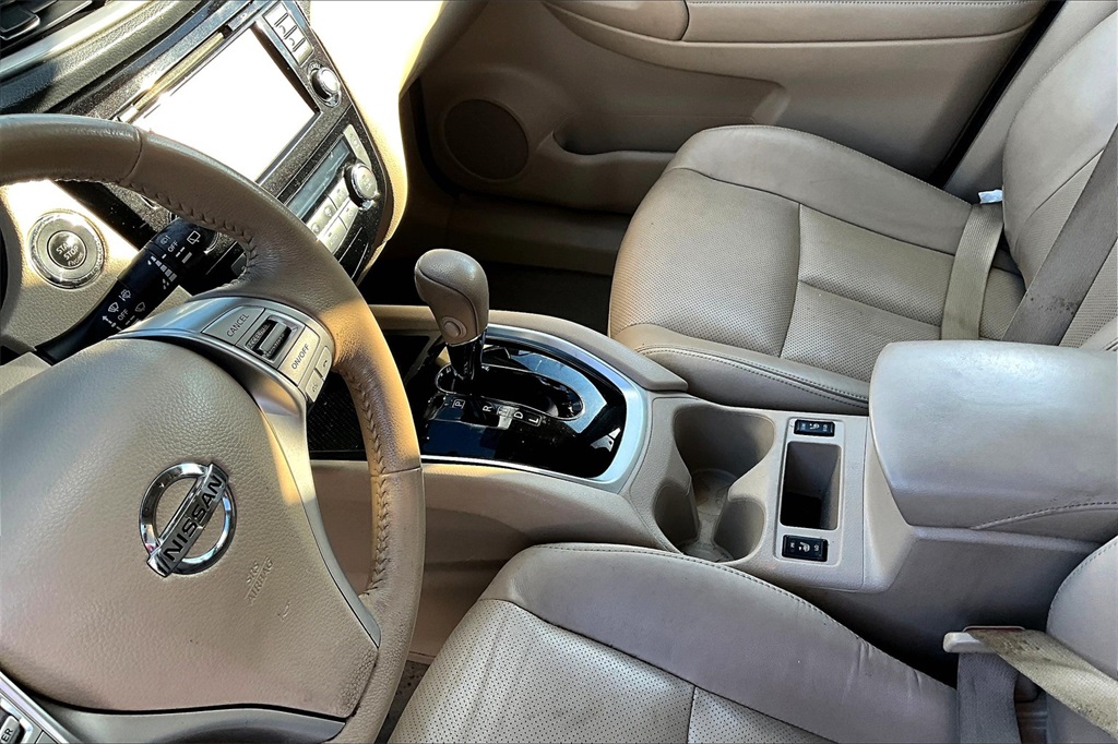 Vehicle image 17 of 33