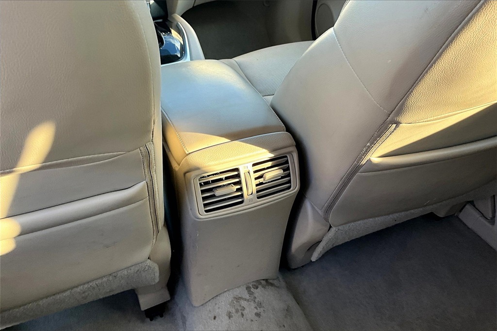 Vehicle image 32 of 33