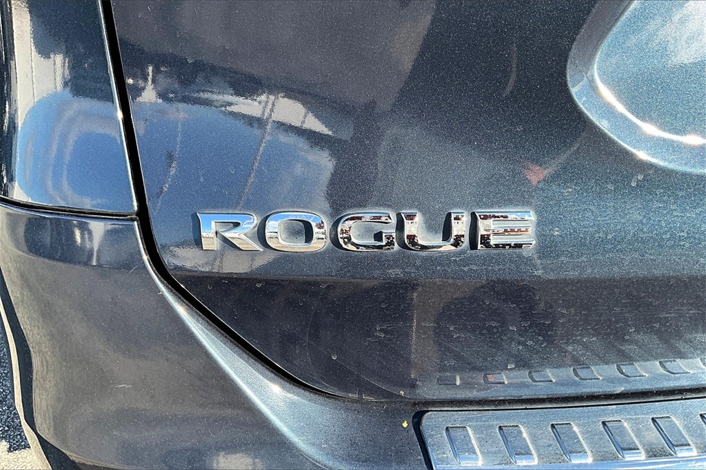 Vehicle image 10 of 33