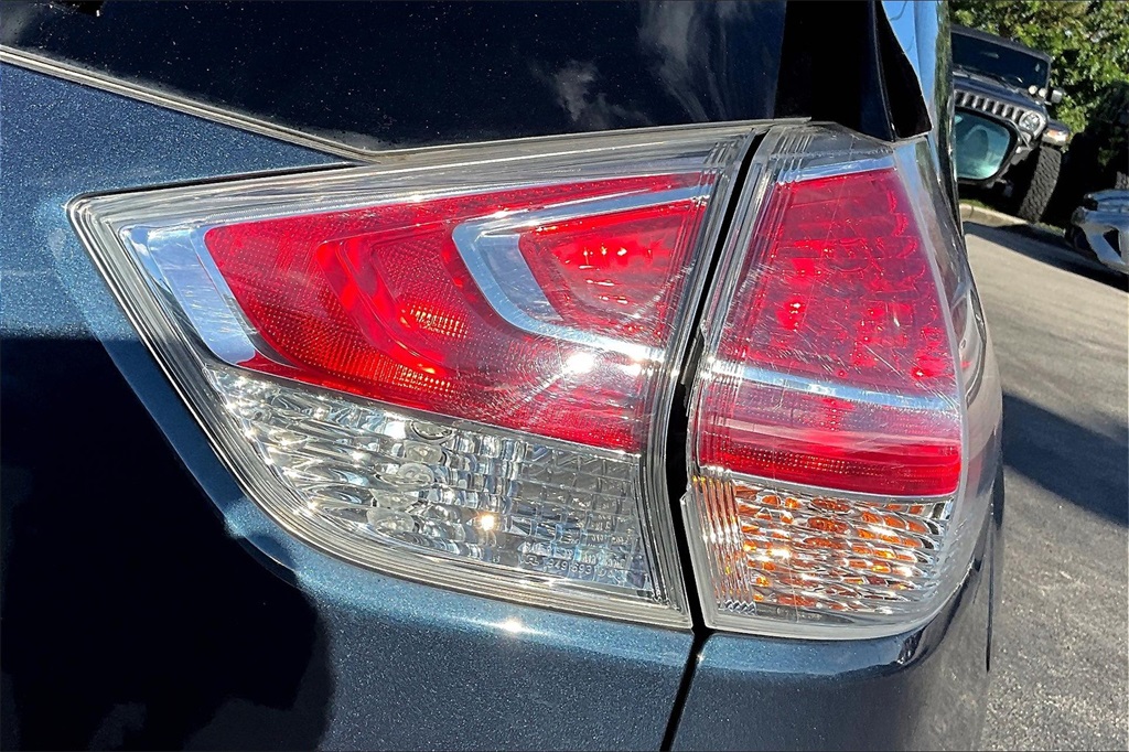 Vehicle image 29 of 33