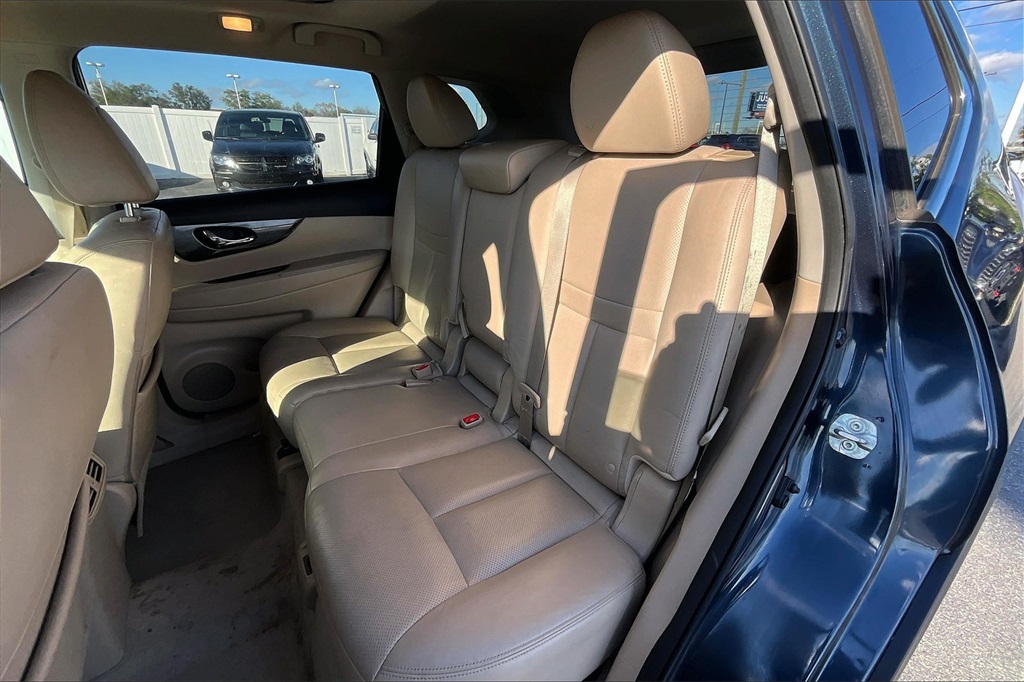 Vehicle image 26 of 33