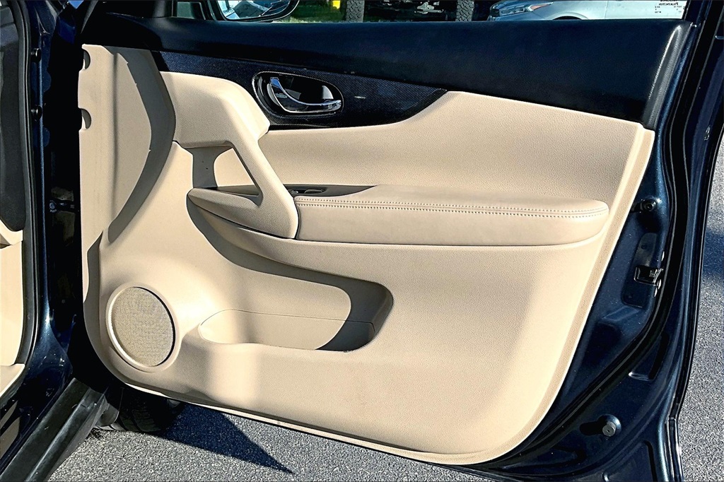 Vehicle image 24 of 33