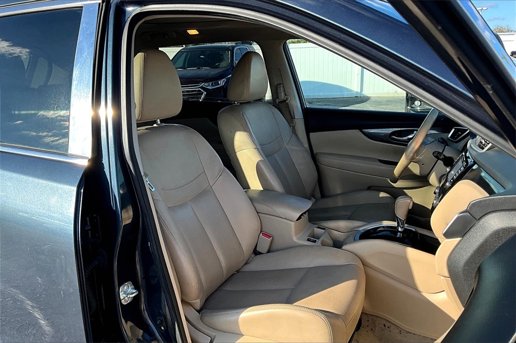 Vehicle image 9 of 33