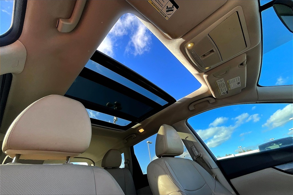 Vehicle image 22 of 33
