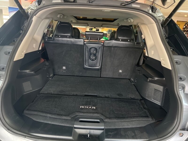 Vehicle image 37 of 44