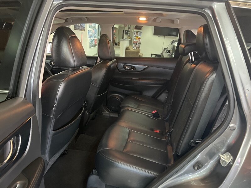 Vehicle image 25 of 44