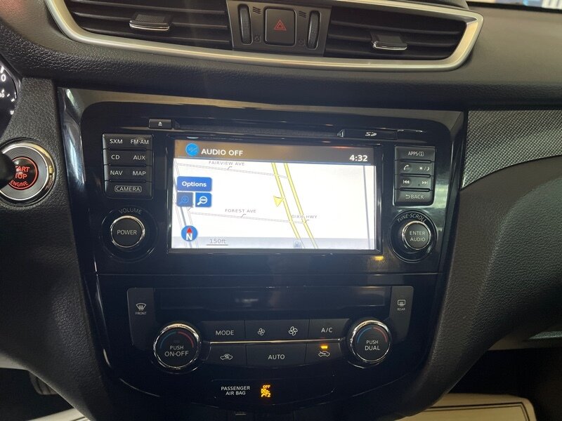 Vehicle image 16 of 44