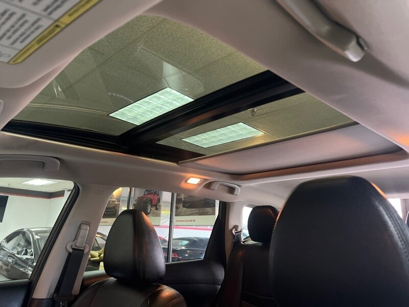 Vehicle image 23 of 44