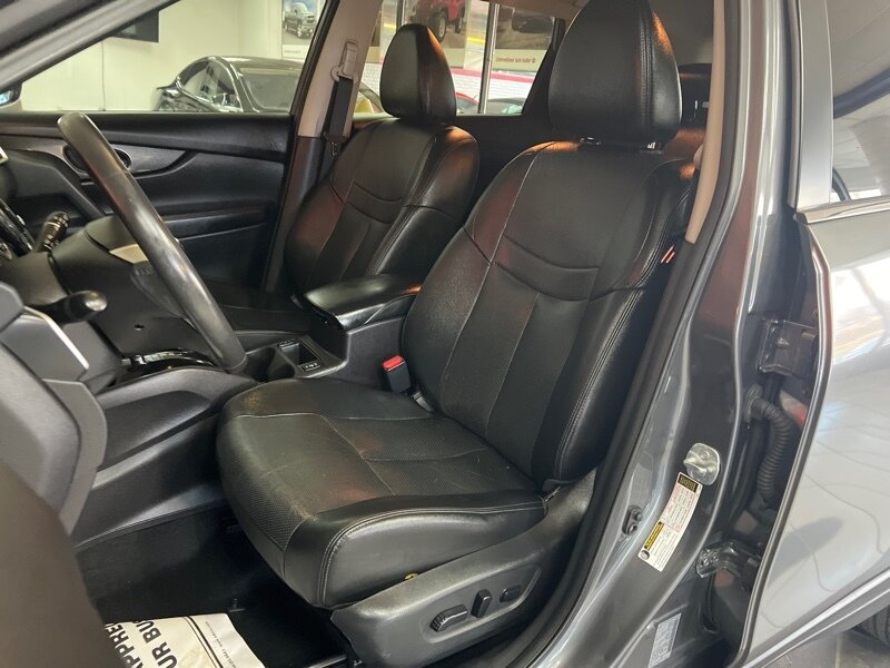 Vehicle image 10 of 44