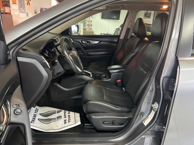 Vehicle image 9 of 44